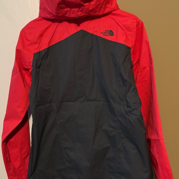 The North Face Red and Black Women’s Jacket Resolve plus Jacket DRYVENT. Size M - Picture 2 of 7